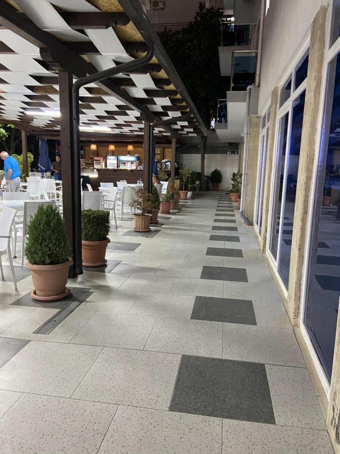 Center Park Hotel Velipoje Exterior photo